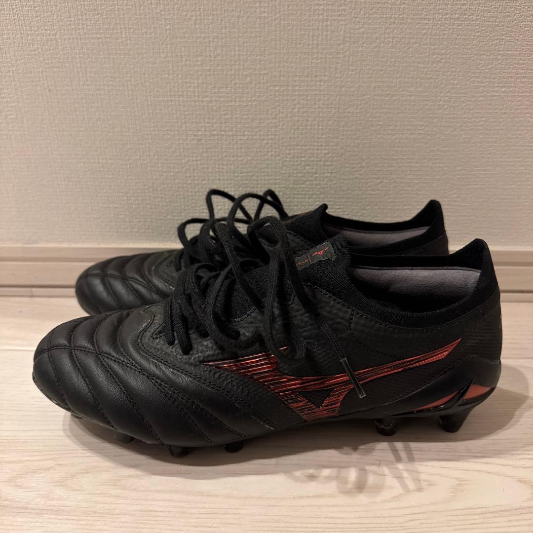 Mizuno Morelia NeoIV ブラック×ルビーレッド