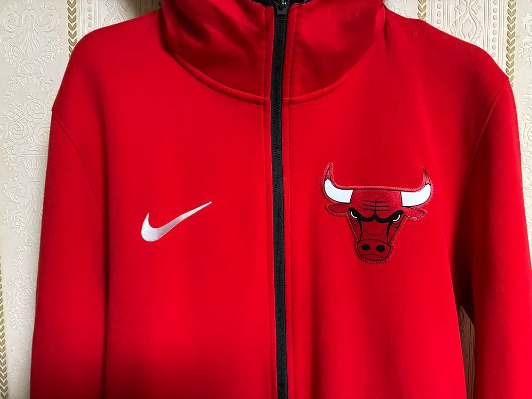 新品NIKE NBA シカゴ・ブルズ フード付きジャケット