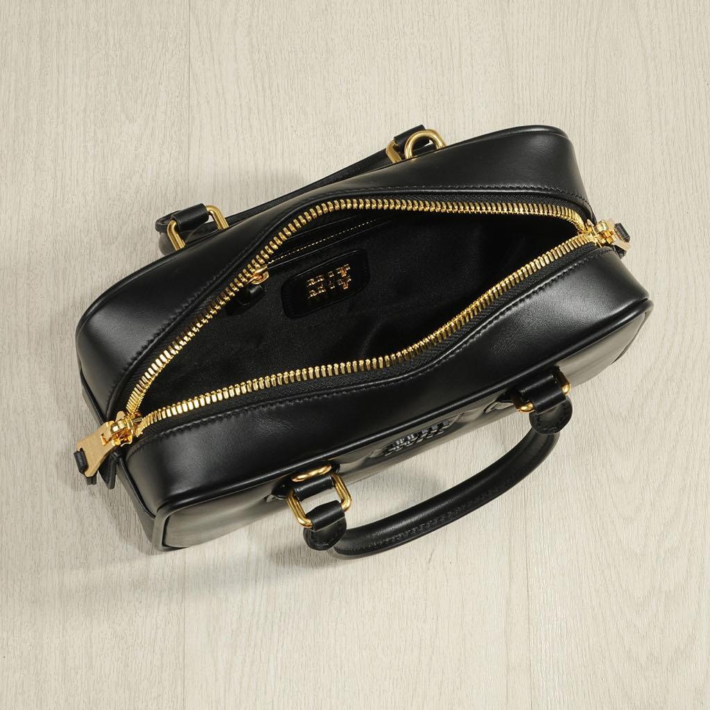 miu miu 黒レザー ハンドバッグ~~