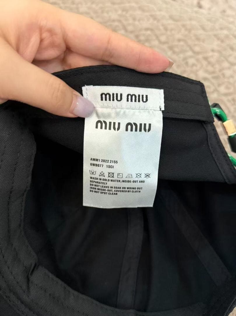 miu miu キャップ 黒