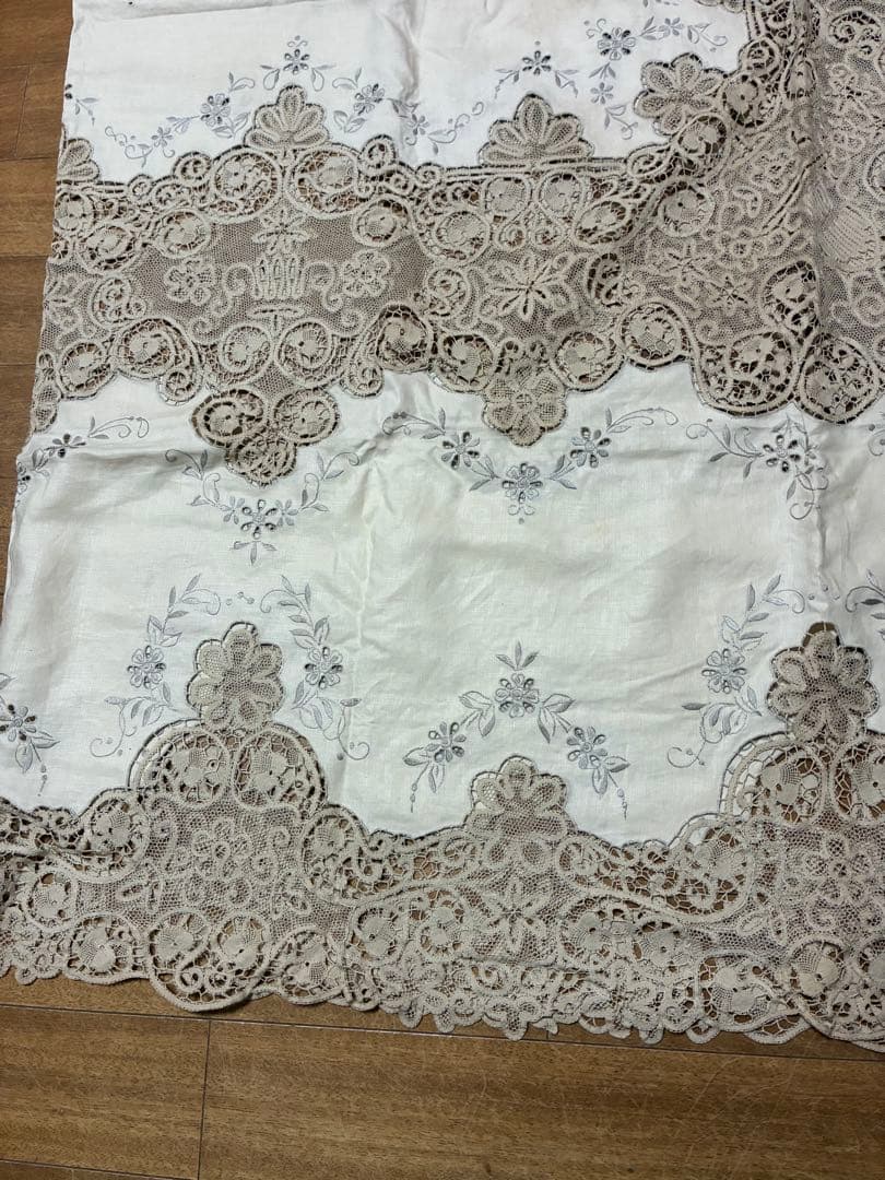 【圧巻の特大サイズ】豪華レース刺繍 テーブルクロス 165×250 汕頭風