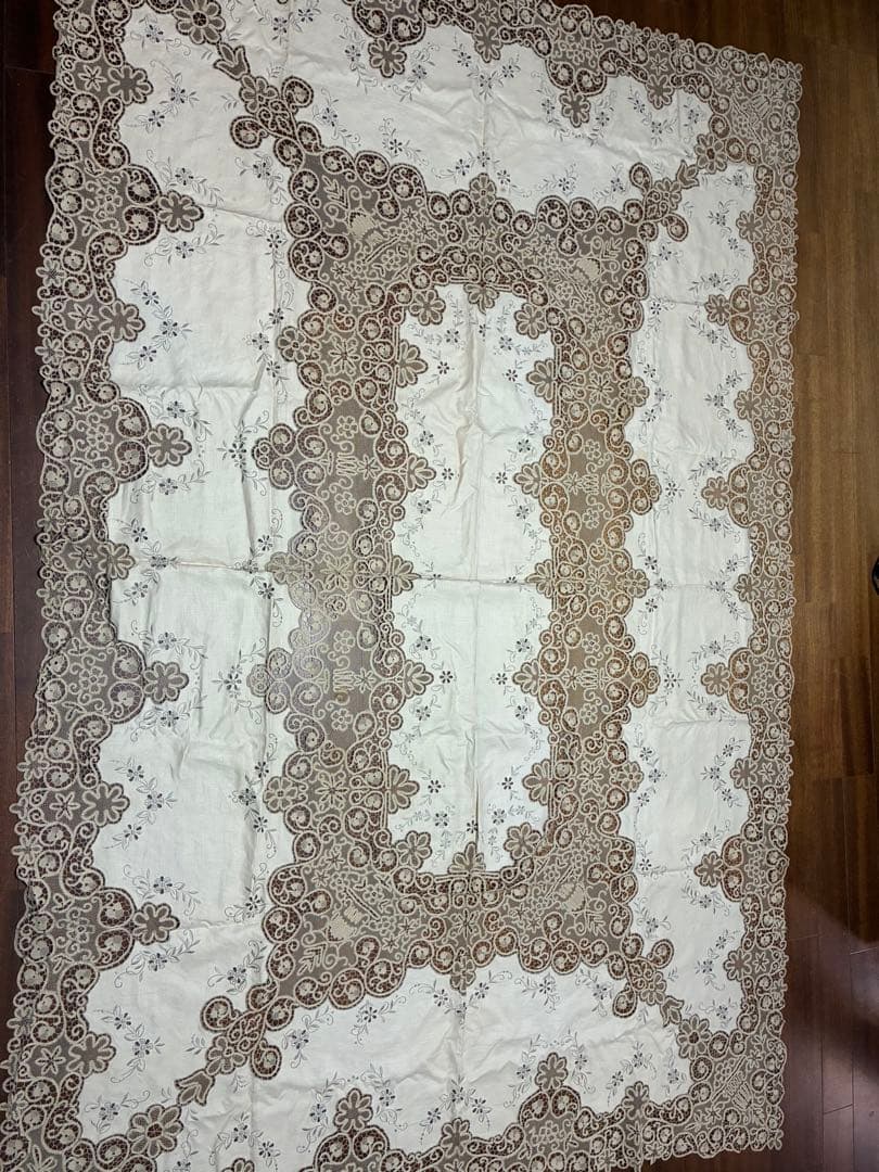 【圧巻の特大サイズ】豪華レース刺繍 テーブルクロス 165×250 汕頭風