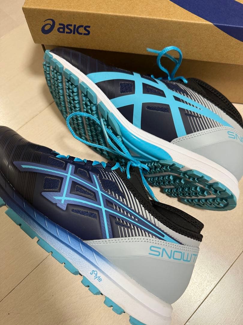 雪道ランニングシューズ（防水）asics スノーターサー　サイズ　24.5センチ