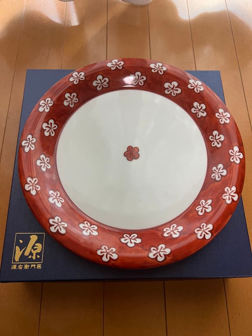 新品　有田焼 源右衛門窯 赤絵梅紋 皿 大皿　箱あり