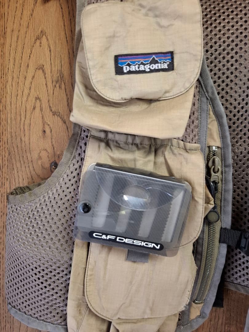 patagonia フライベスト Mサイズ　メッシュ グリーンよりのベージュ
