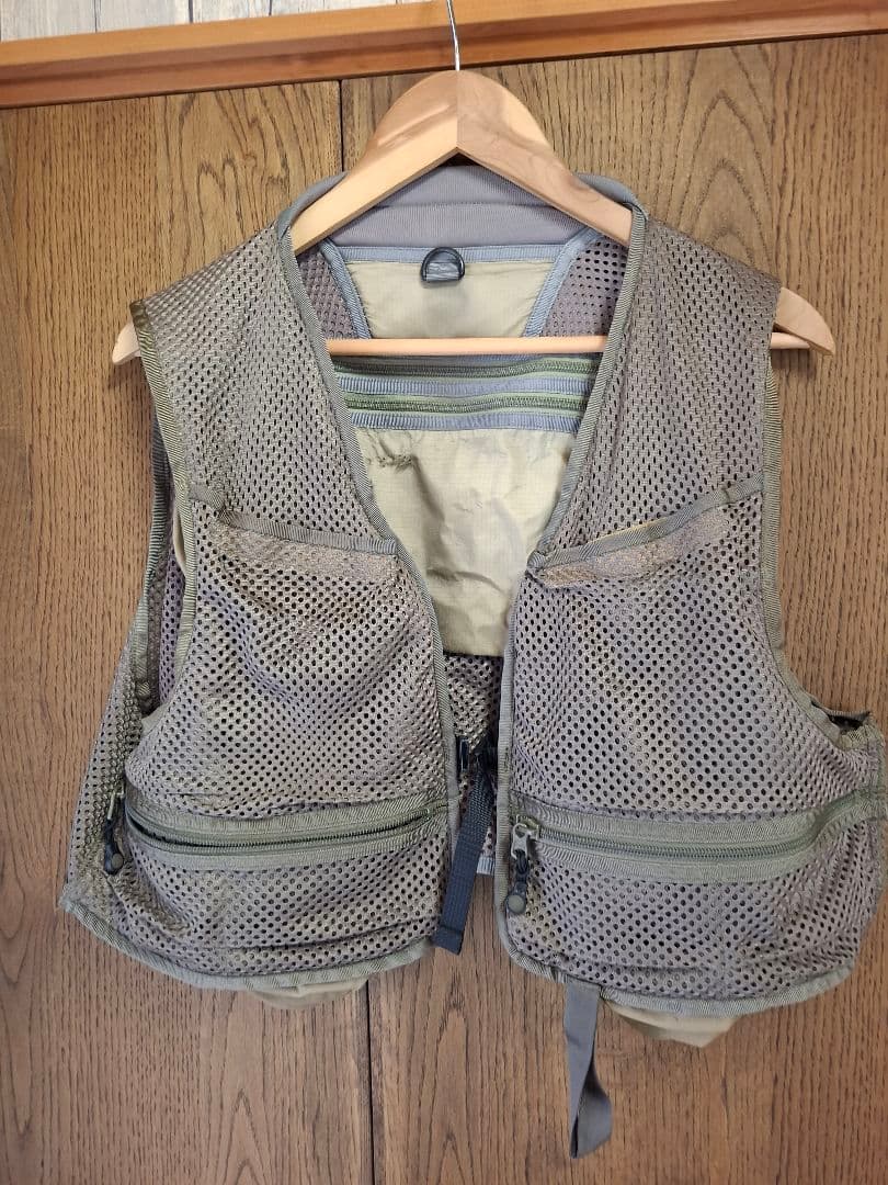 patagonia フライベスト Mサイズ　メッシュ グリーンよりのベージュ