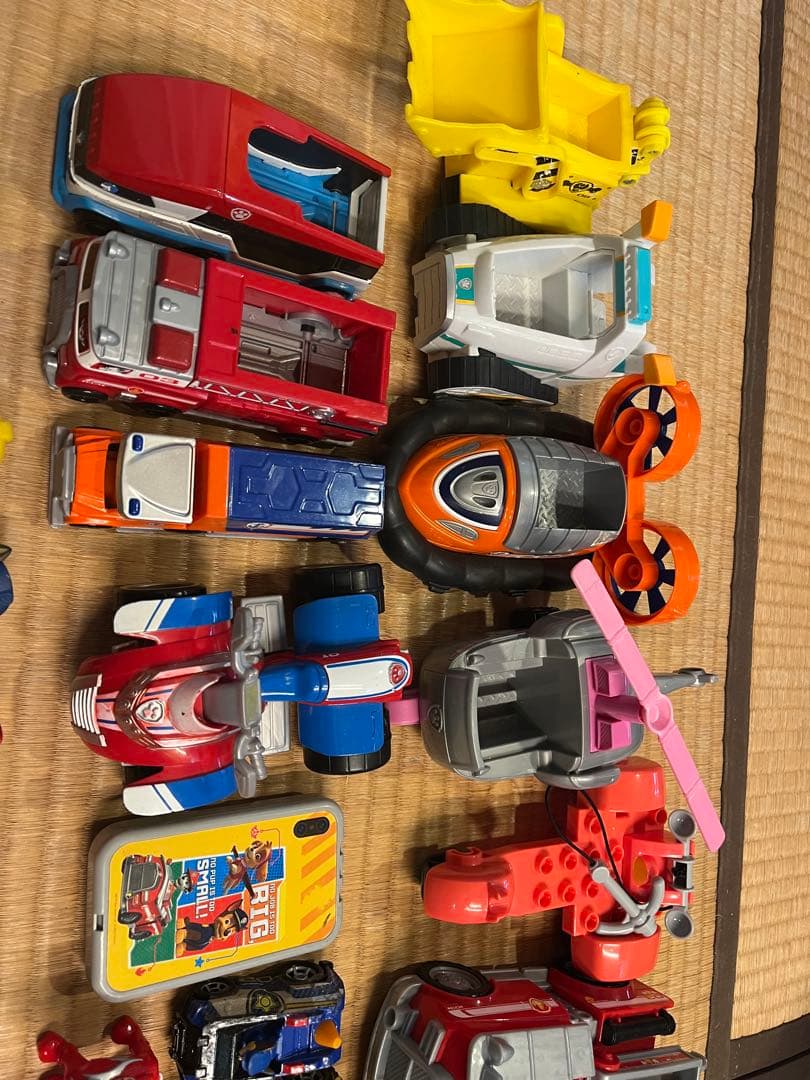 パウ・パトロール フィギュアと車両セット