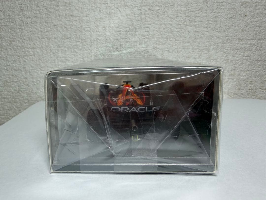 ミニカー 1/43 Oracle Red Bull Racing RB18 #1