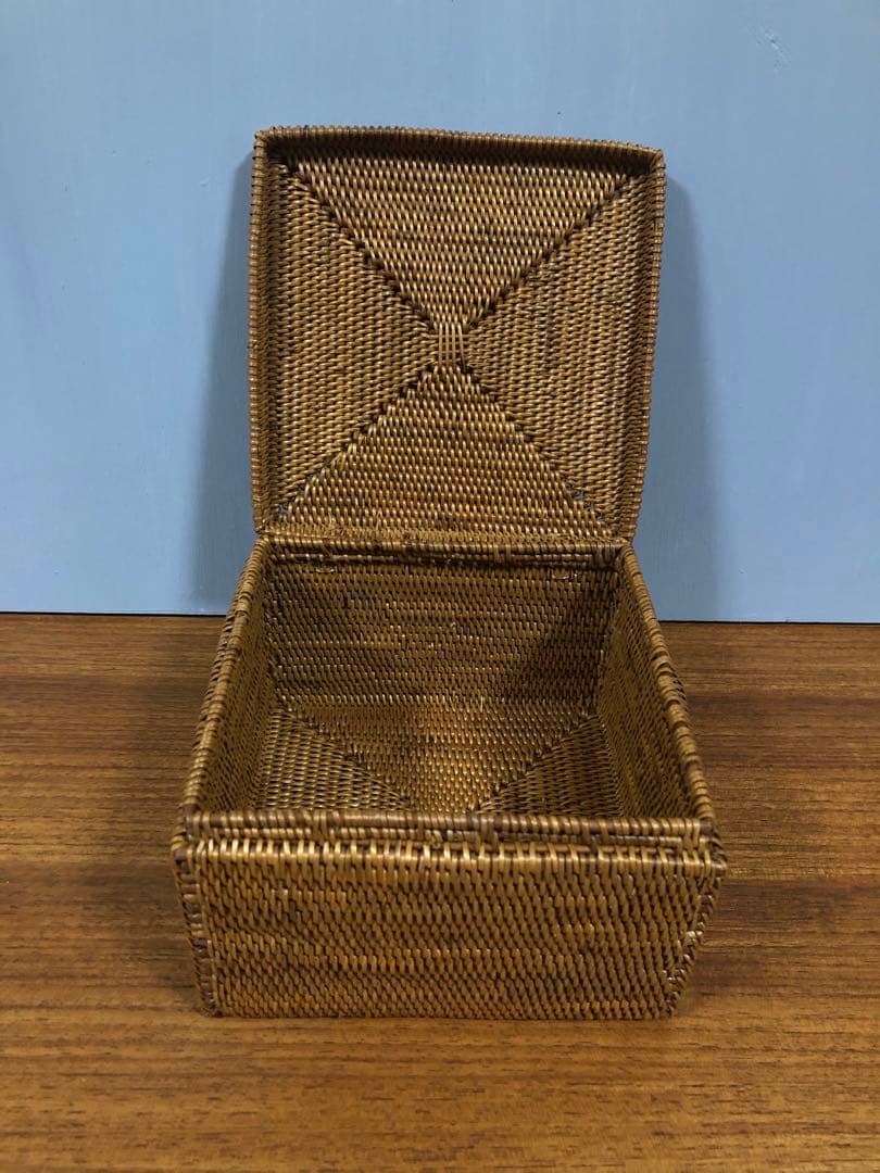 アタ　蓋付きボックス　サイズ　約15×15×10cm