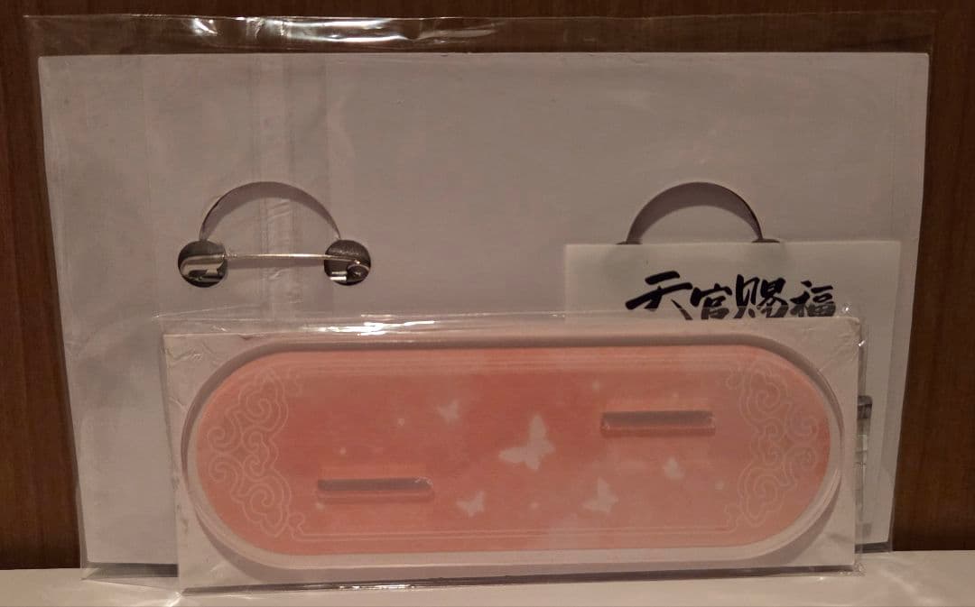 天官赐福 シンガポールカフェ 缶バッジセット アニマルバージョン 飾り台付き