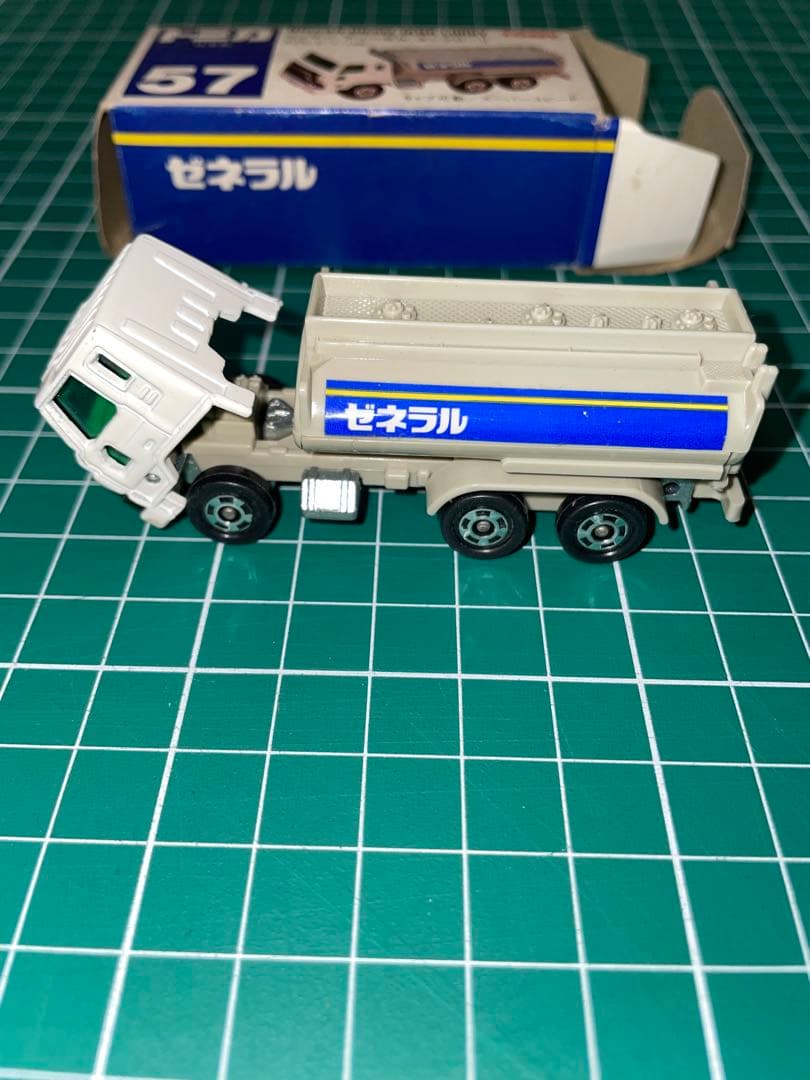 ❣新品❣　⭐︎絶版⭐︎　トミカ No.57 ニッサン ディーゼル タンクローリー　②