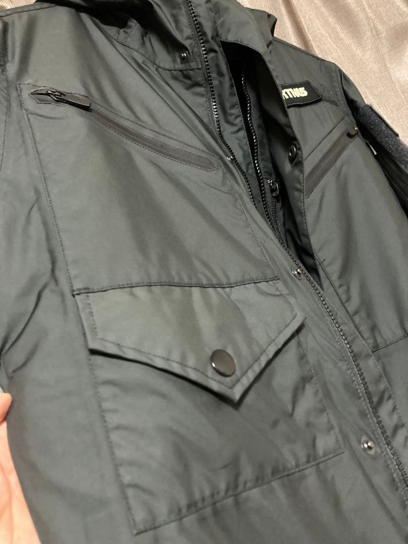 ひ*ろ様 【値下】BURTON （バートン）×UNDEFEATED × Alph