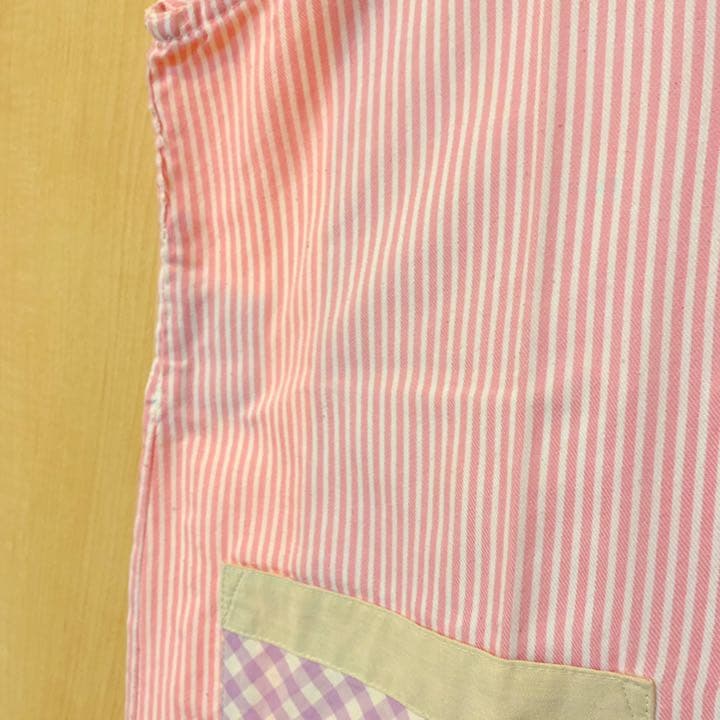 保育士　エプロン　キティー