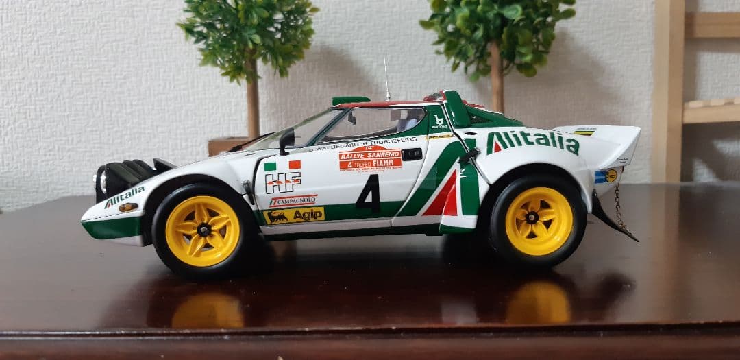 京商18分の1ミニカー ランチアストラトス　　アリタリア-カラー