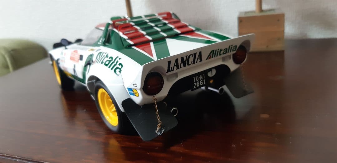 京商18分の1ミニカー ランチアストラトス　　アリタリア-カラー
