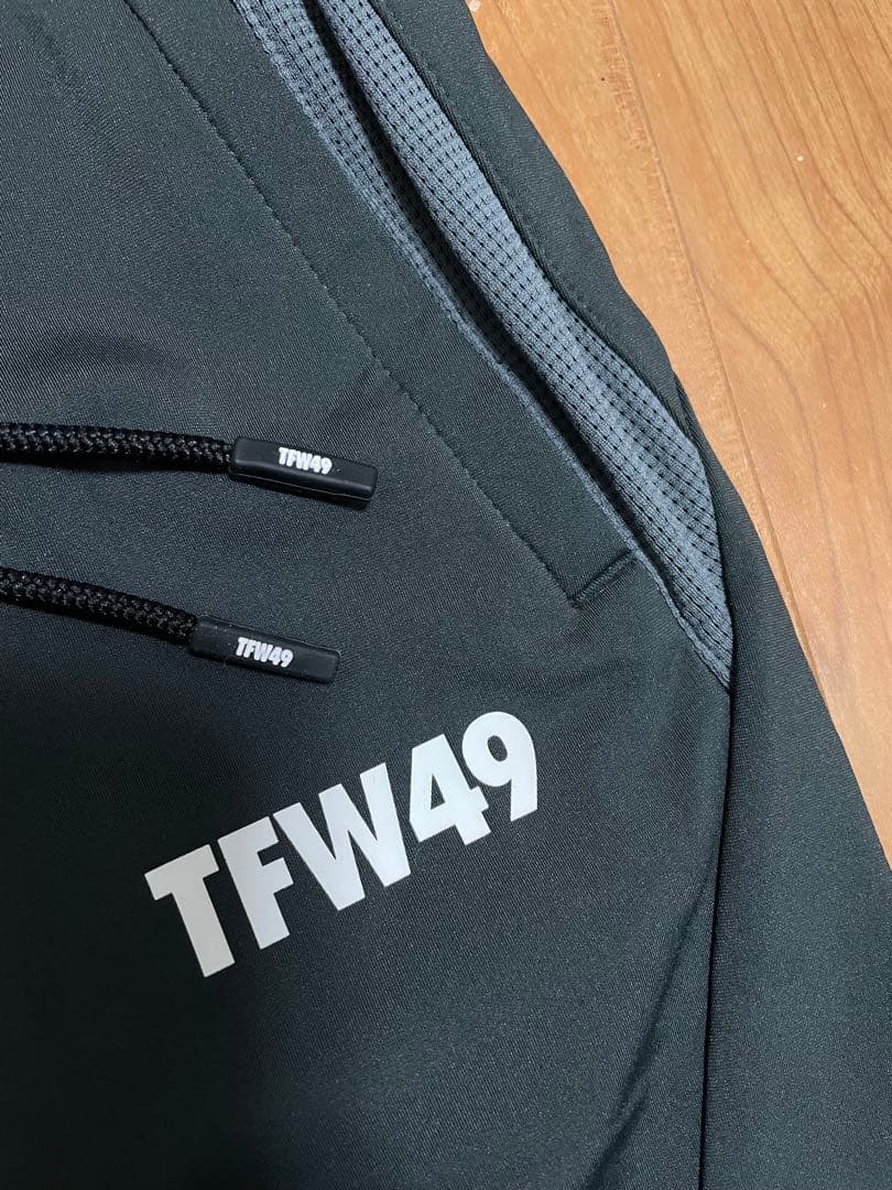 2025モデル　新品未使用タグ付き　TFW49 ハイブリッドパンツ　チャコール