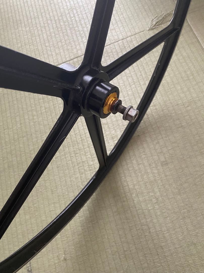 700c マグネシウム　バトンホイール　フロントのみ