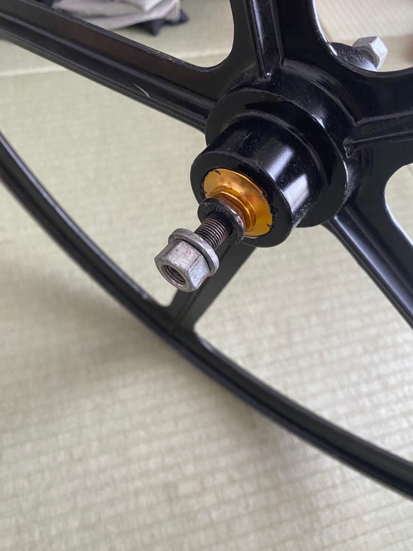 700c マグネシウム　バトンホイール　フロントのみ