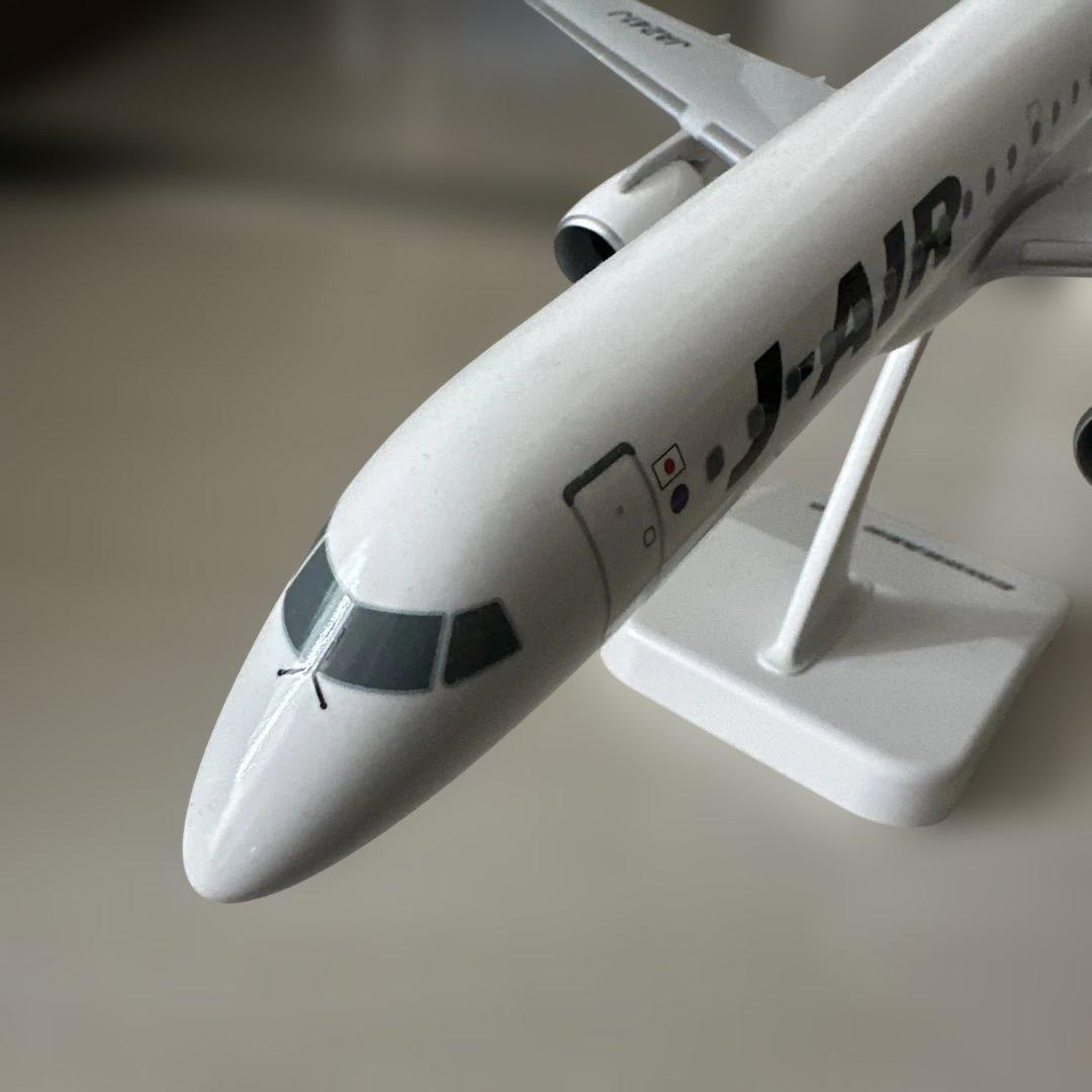 J-AIR EMBRAER 190 スケールモデル　１／100