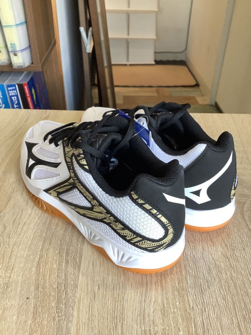 MIZUNO バレーボールシューズ サンダーブレード3 白黒ゴールド 25㎝