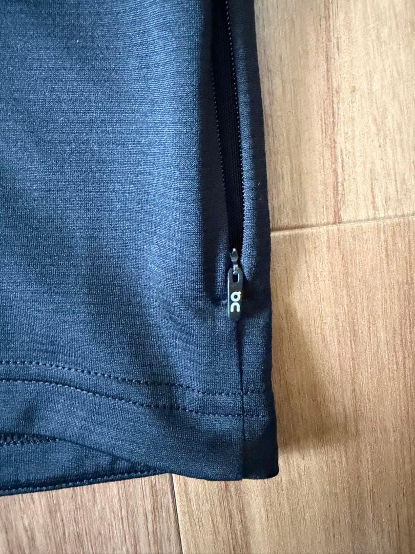 on クライメイトジップフーディー