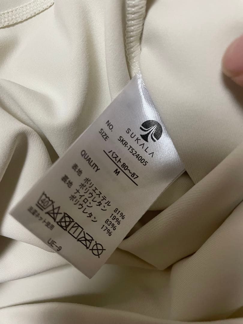 SUKALA カップ付きオープンネックTee Mサイズ