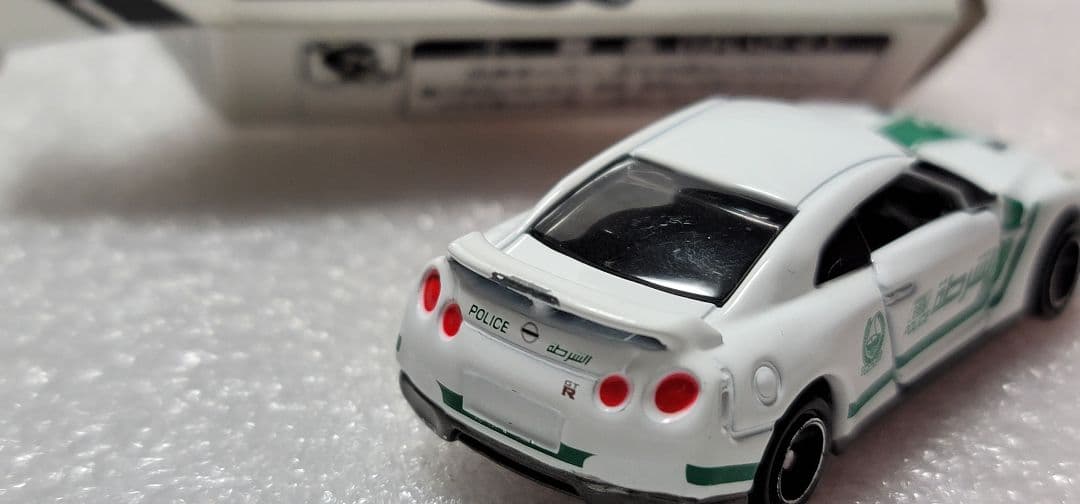 【送料無料】非売品 ！ GTR ドバイ パトカー 警視庁ミニカー トミカ