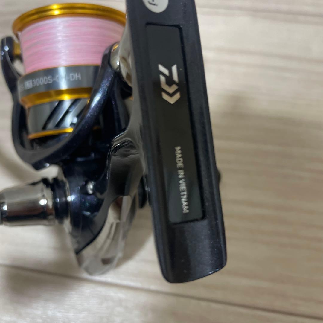 Daiwa REVROS LT 3000S-CH-DH スピニングリール　ダイワ