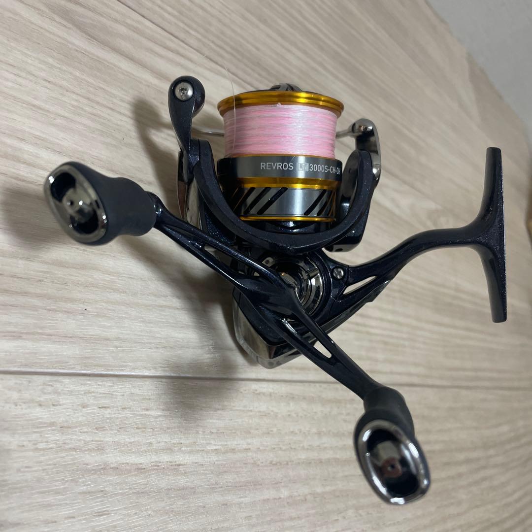 Daiwa REVROS LT 3000S-CH-DH スピニングリール　ダイワ