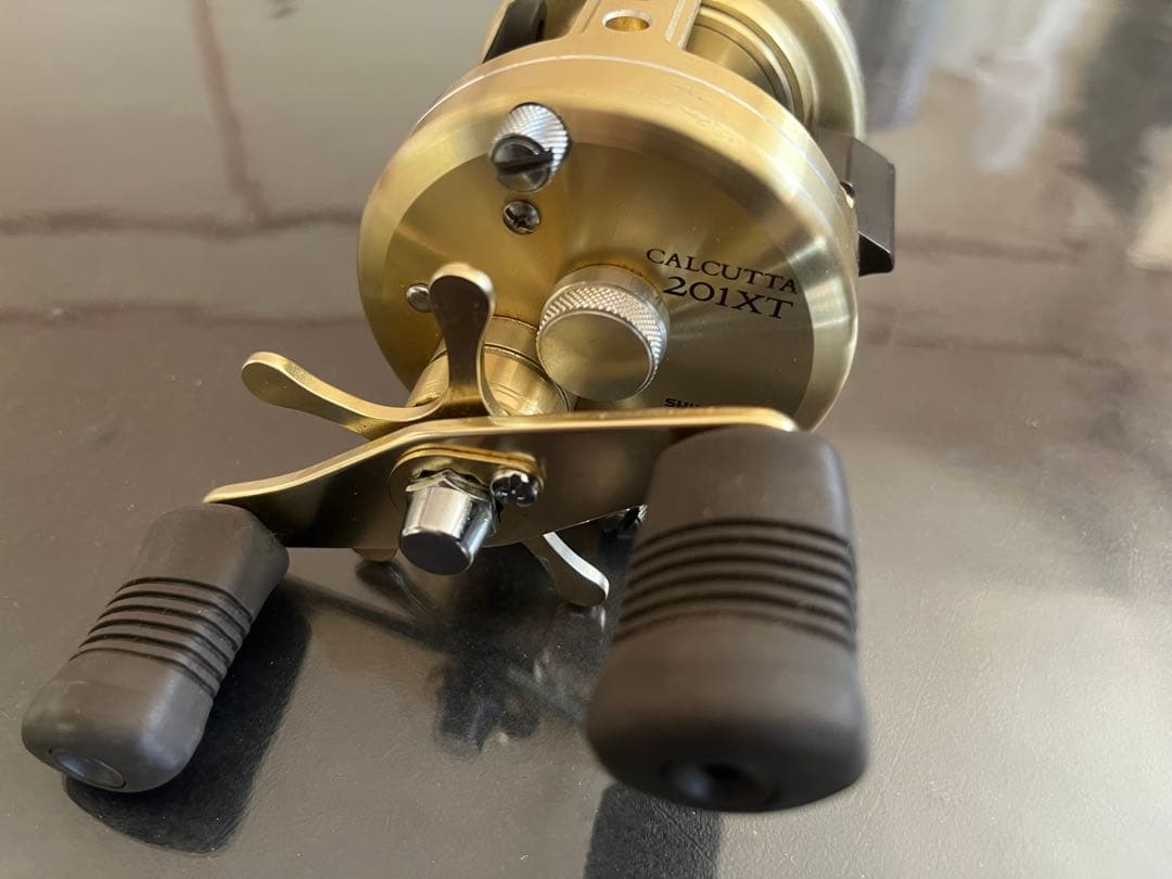 シマノ　SHIMANO CALCUTTA 201XT ベイトリール