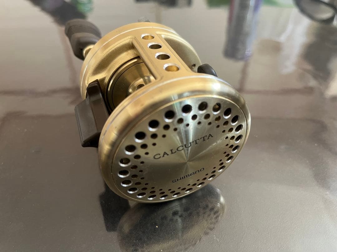 シマノ　SHIMANO CALCUTTA 201XT ベイトリール