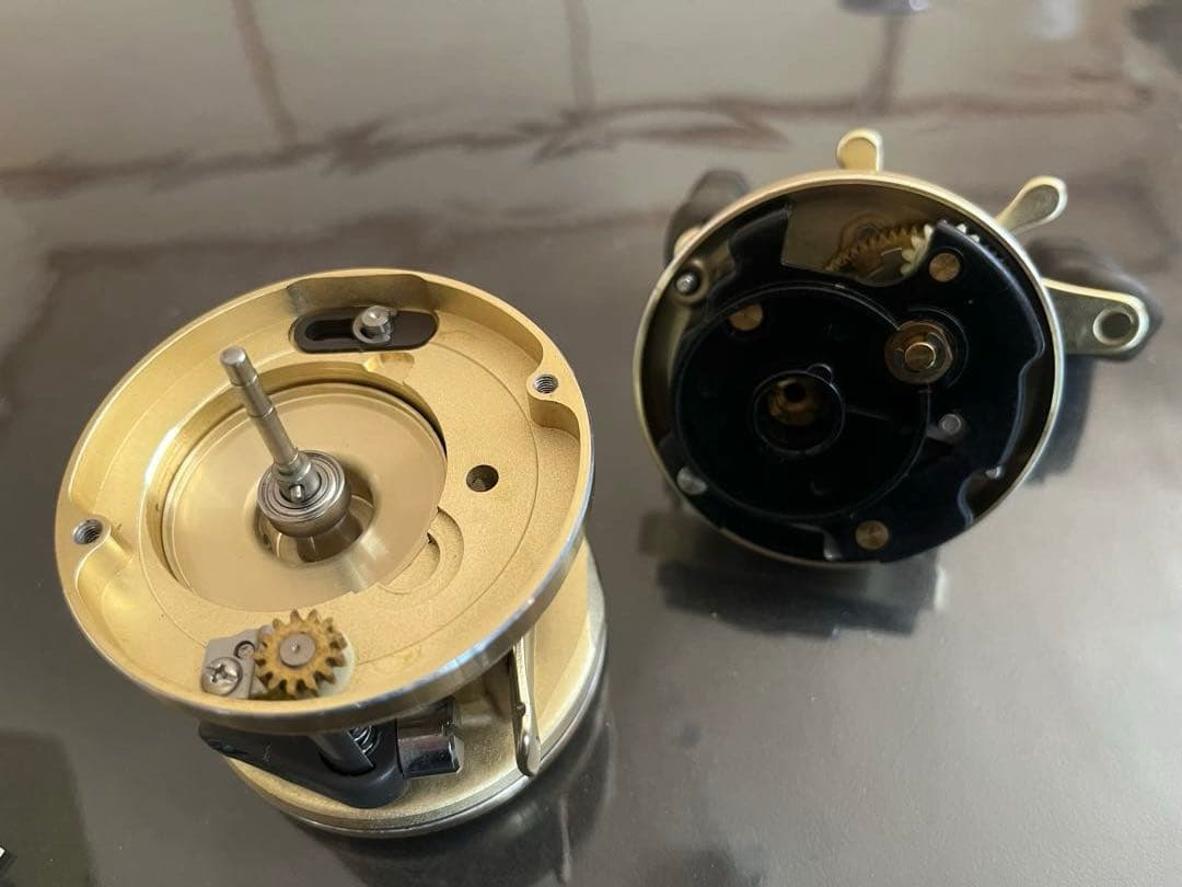 シマノ　SHIMANO CALCUTTA 201XT ベイトリール