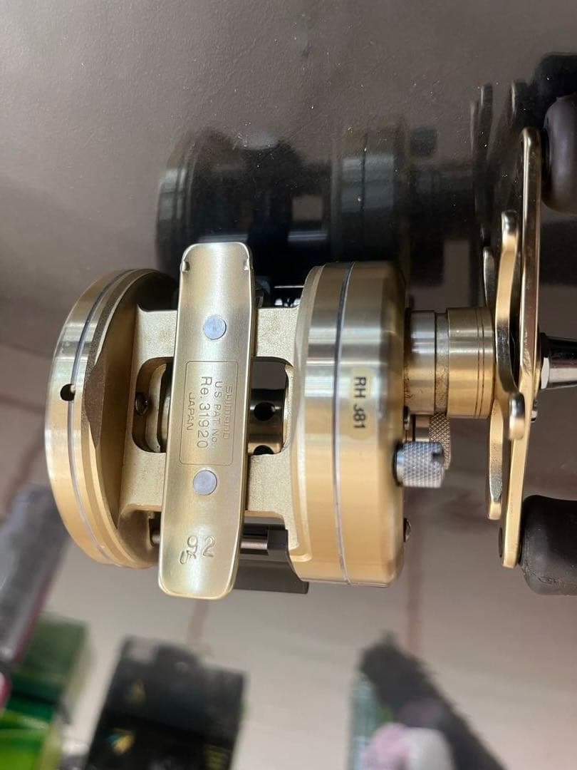 シマノ　SHIMANO CALCUTTA 201XT ベイトリール