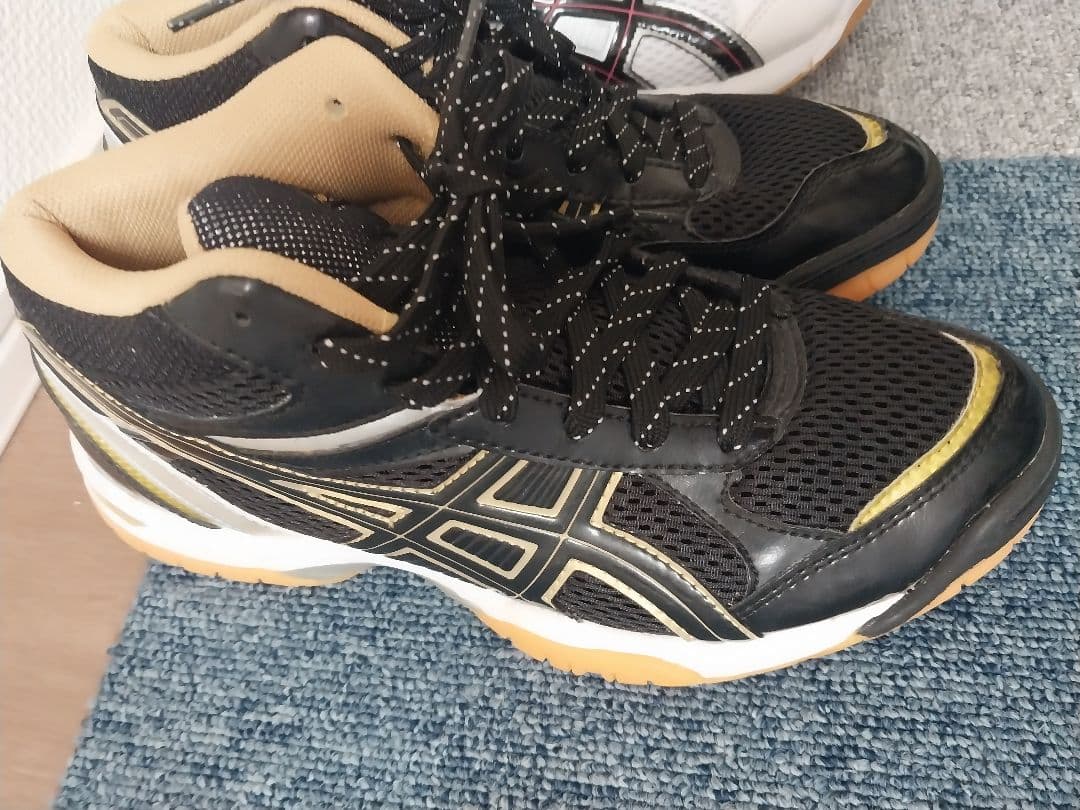 ASICSバレーボールシューズ 23.5cm(X4足)中古の靴3足と新品の靴1足
