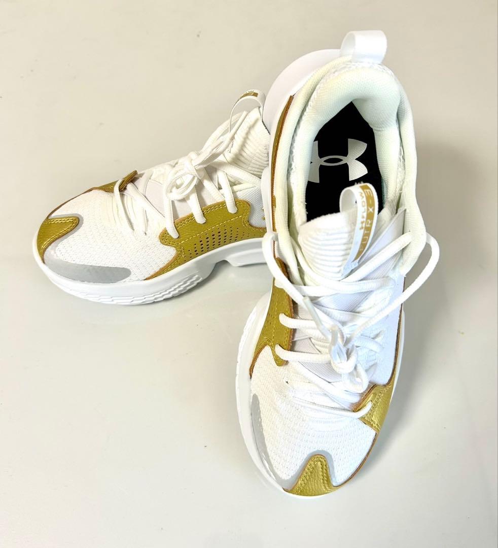UNDER ARMOUR UA FLOW FUTR X 3 ホワイト/ゴールド