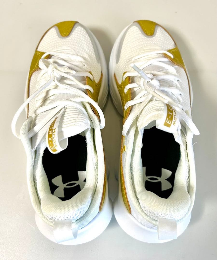 UNDER ARMOUR UA FLOW FUTR X 3 ホワイト/ゴールド