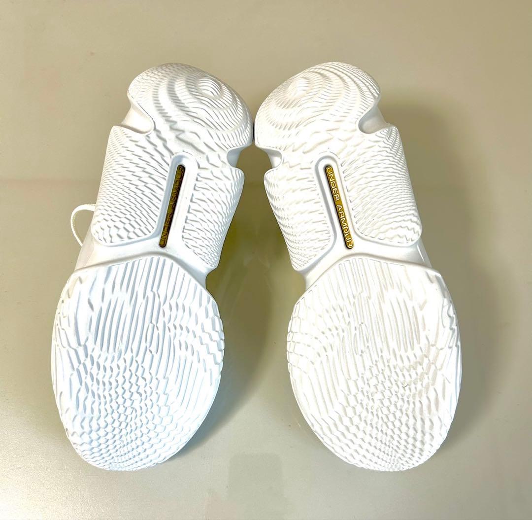 UNDER ARMOUR UA FLOW FUTR X 3 ホワイト/ゴールド