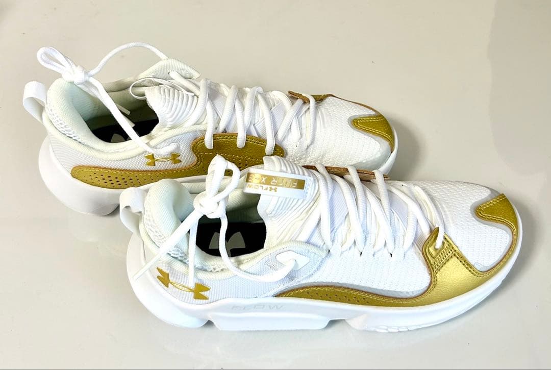 UNDER ARMOUR UA FLOW FUTR X 3 ホワイト/ゴールド