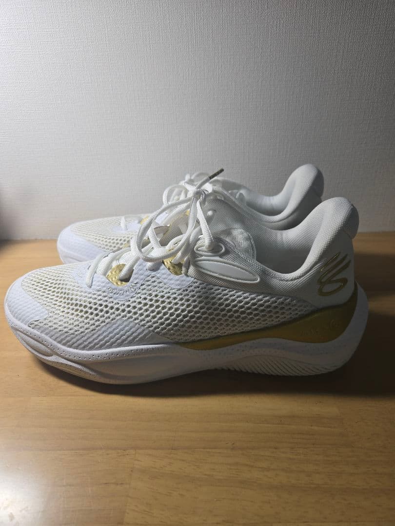 UNDER ARMOUR カリースプラッシュ バッシュ 白×金 28cm