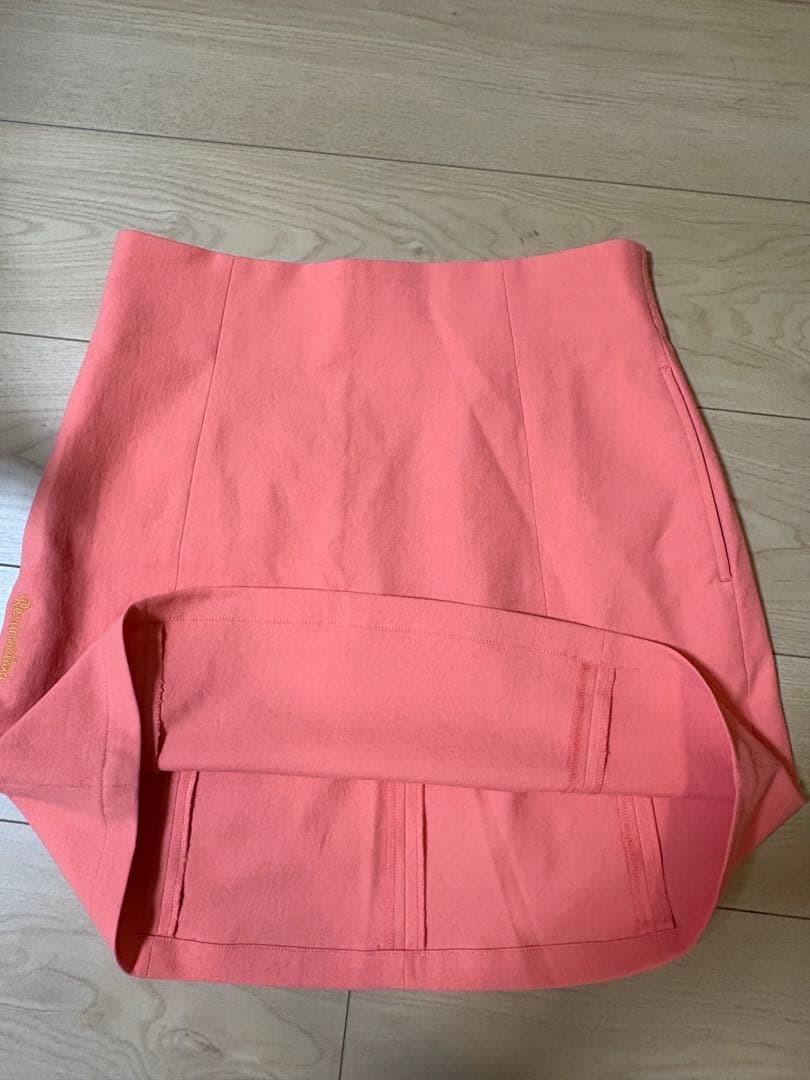 レザレクション　スカート