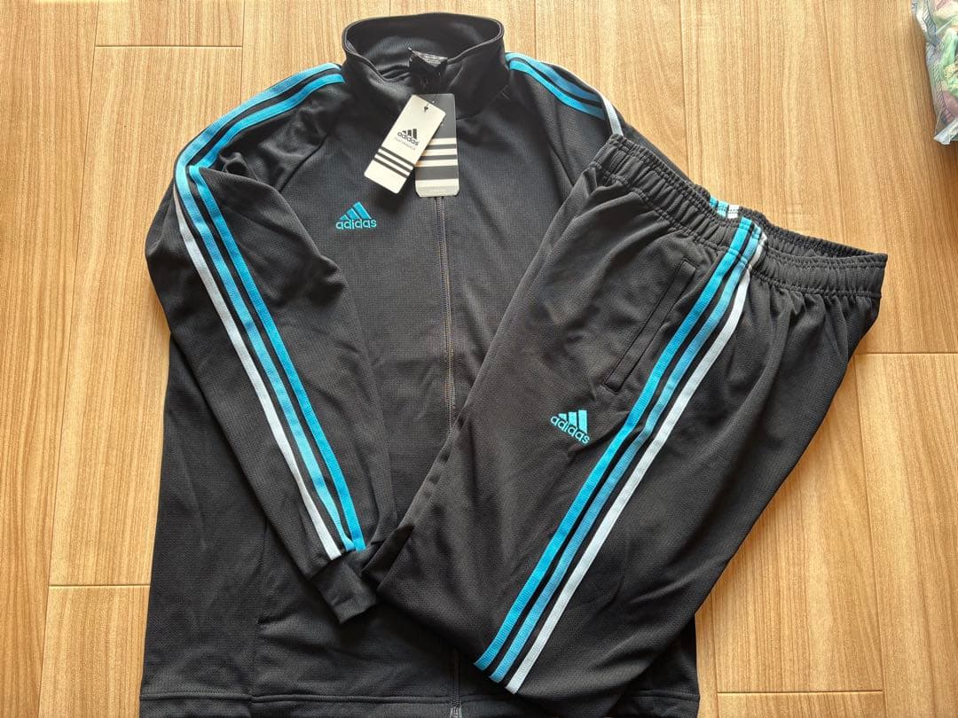 【新品・未使用】希少！　adidas ジャージ上下セット　グラデーション ライン