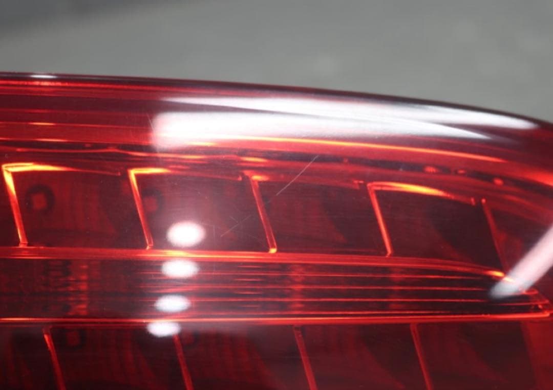Audi A4 アバント 純正　左テールランプ　破損なし　フィニッシャー付き