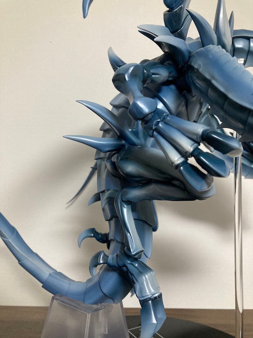 青眼の究極竜 ブルーアイズ・アルティメットドラゴン フィギュア