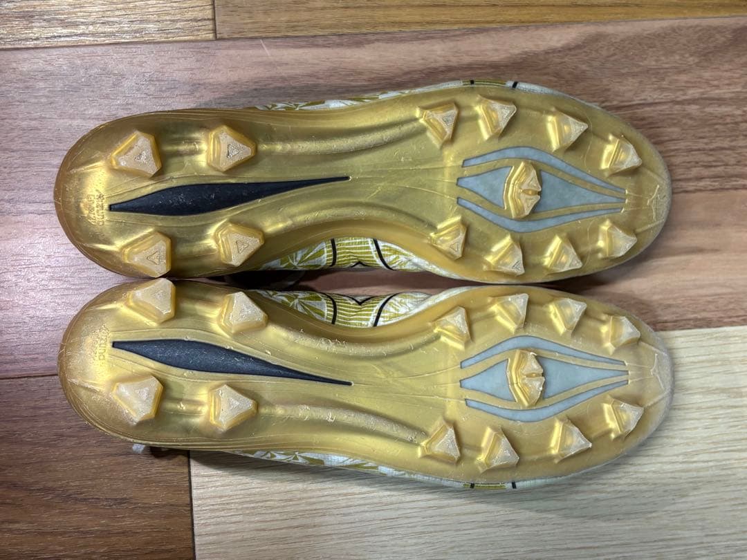 破格 mizuno ホワイト/ゴールド 27cm 箱あり⭕️