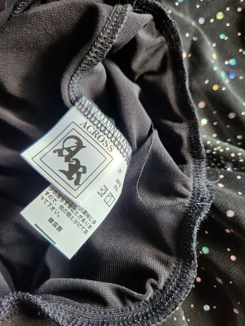 新品タグ付き黒スカート