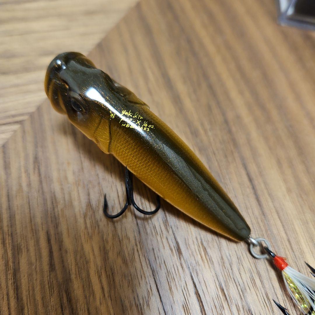 メガバス限定生産、箱根オレンジ110とタマムシプロップダーター5固セットです