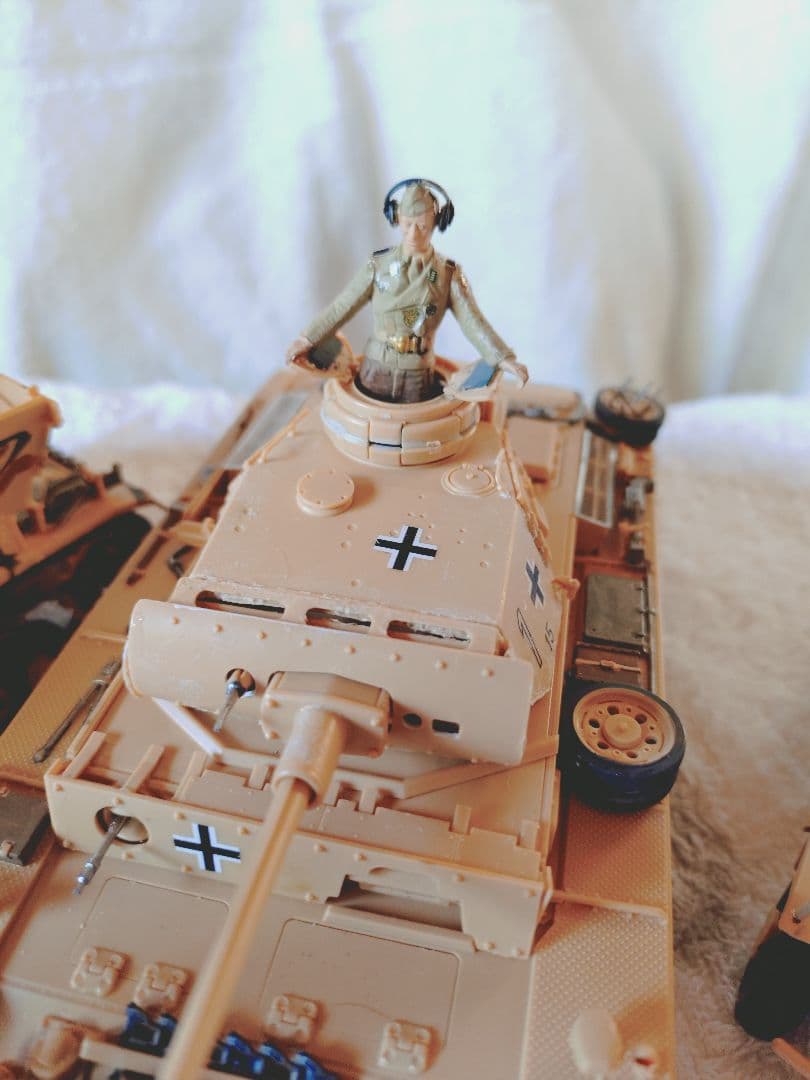 新春特価セール中！美品完成品 Wⅱロンメル戦車軍団チェニジア侵攻フィギュア3体付