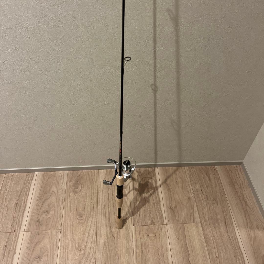 スピンキャストリール付きフィッシングロッド