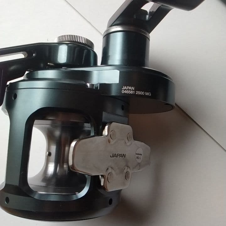 シマノ24オシアジガー LD 2500MG 右巻