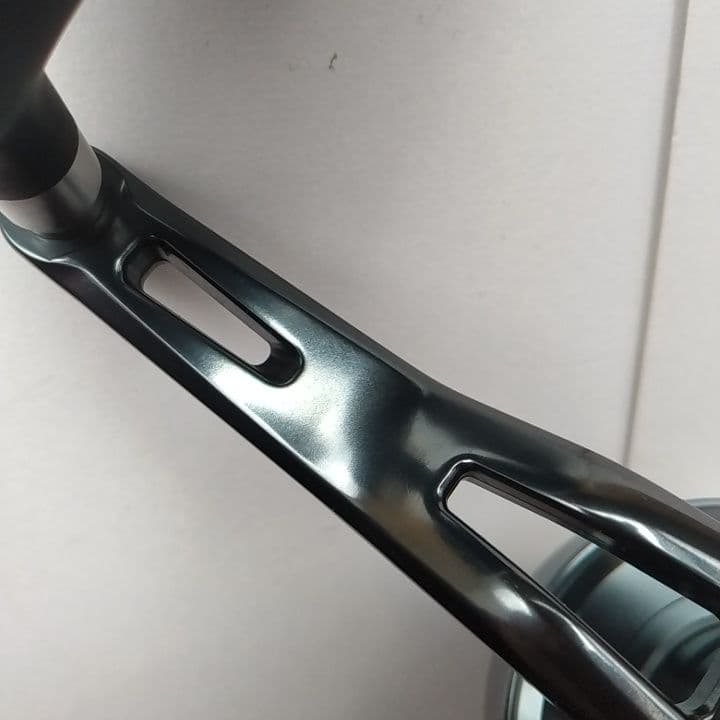 シマノ24オシアジガー LD 2500MG 右巻